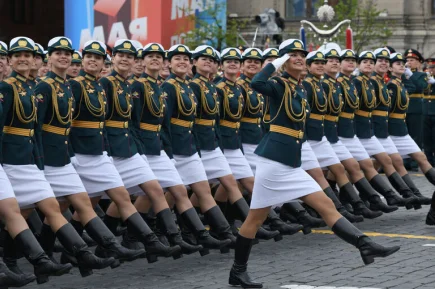 Женщинам в погонах хотят предоставить дополнительные гарантии