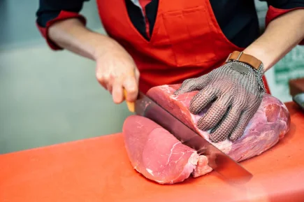 Отбивная или цыпленок табака: какое мясо будет на столах россиян