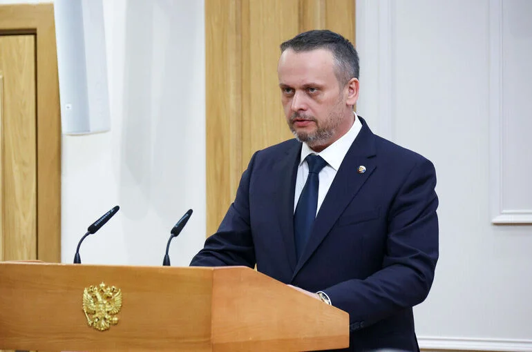 Никитин: К 2028 году на дороги планируется вывести грузовики без водителя 