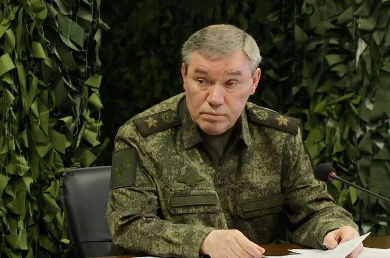 Герасимов объявил режим тишины на херсонском направлении из-за Алешек