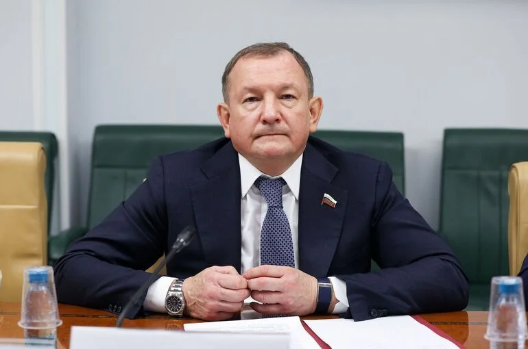 Сенатор Борщев предложил меры для повышения собираемости платежей за тепло и воду