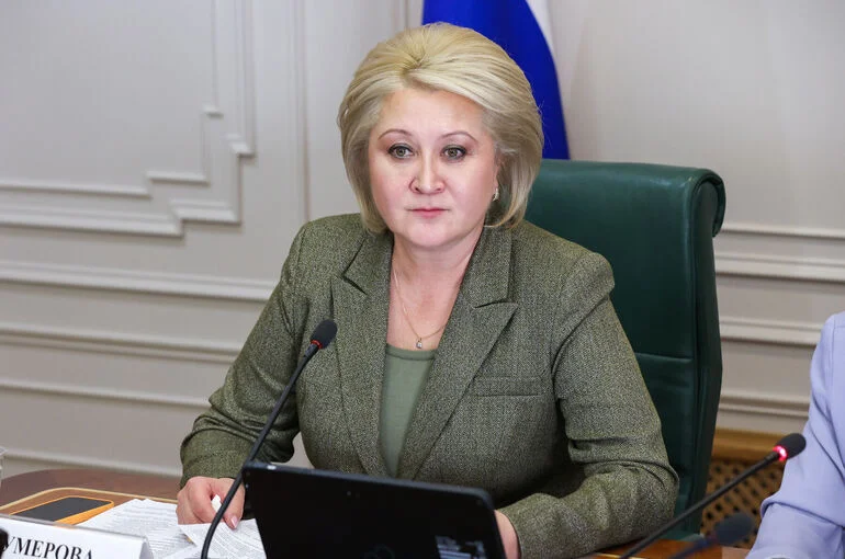Сенаторы займутся исполнением поручений Путина по поддержке российских семей