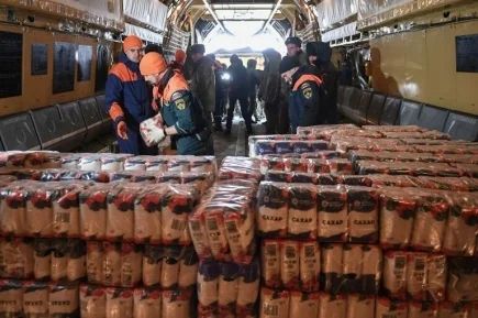 Гуманитарные грузы поедут под вооруженной защитой МЧС