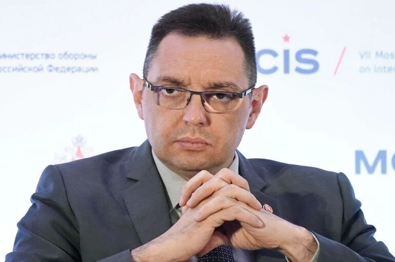 Вулин призвал победителей выборов в Сербии провести референдум о вступлении в ЕС
