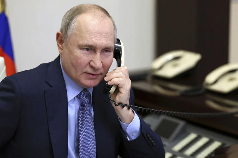 Ушаков заявил об отсутствии у Путина привычки игнорировать международные звонки