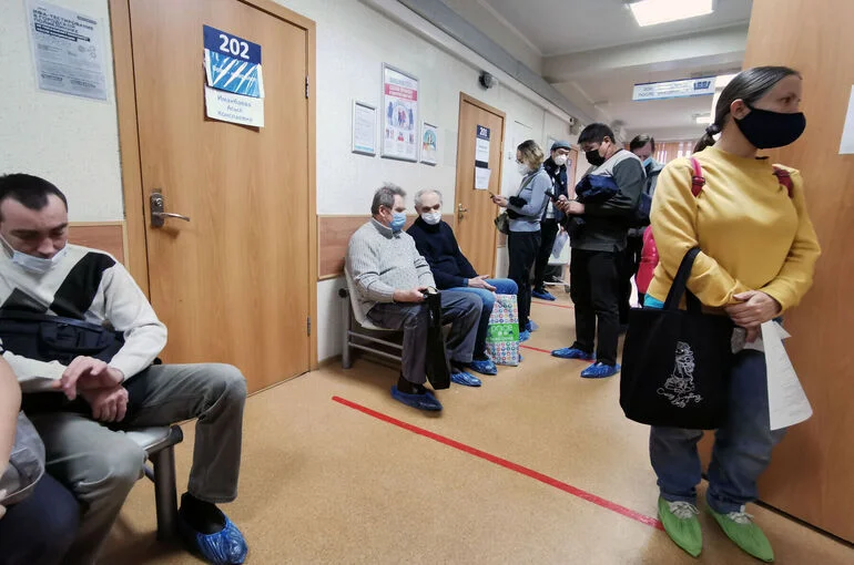 Потоки пациентов могут перераспределять в частные клиники для разгрузки государственных