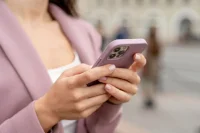 В Минцифры рассказали, как вернуть деньги пострадавшим от телефонных мошенников