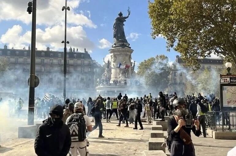 «Liberté, égalité, коллективная ответственность»: во Франции придумали, как штрафовать демонстрантов