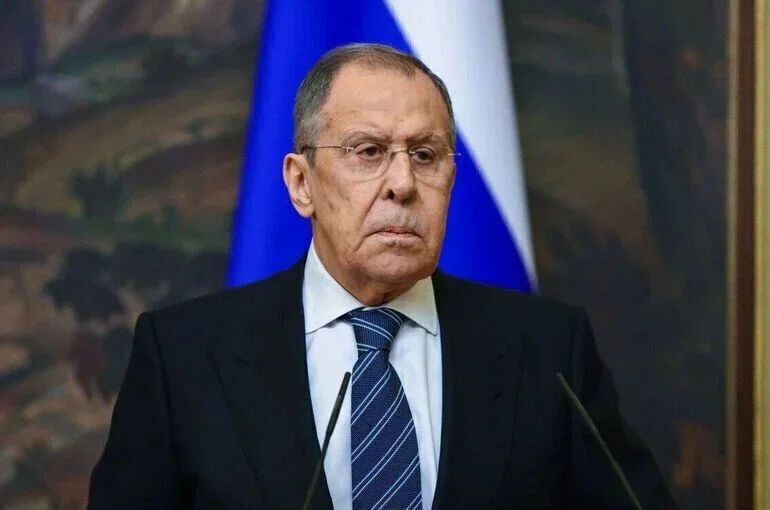 Лавров: Зеленский должен приехать в Москву, если хочет встречи с Путиным